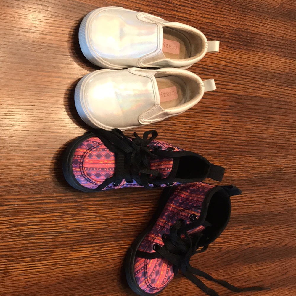 Size 6 girls shoes!